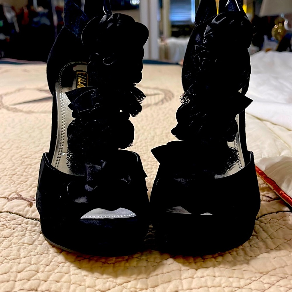 Black dressing high heels